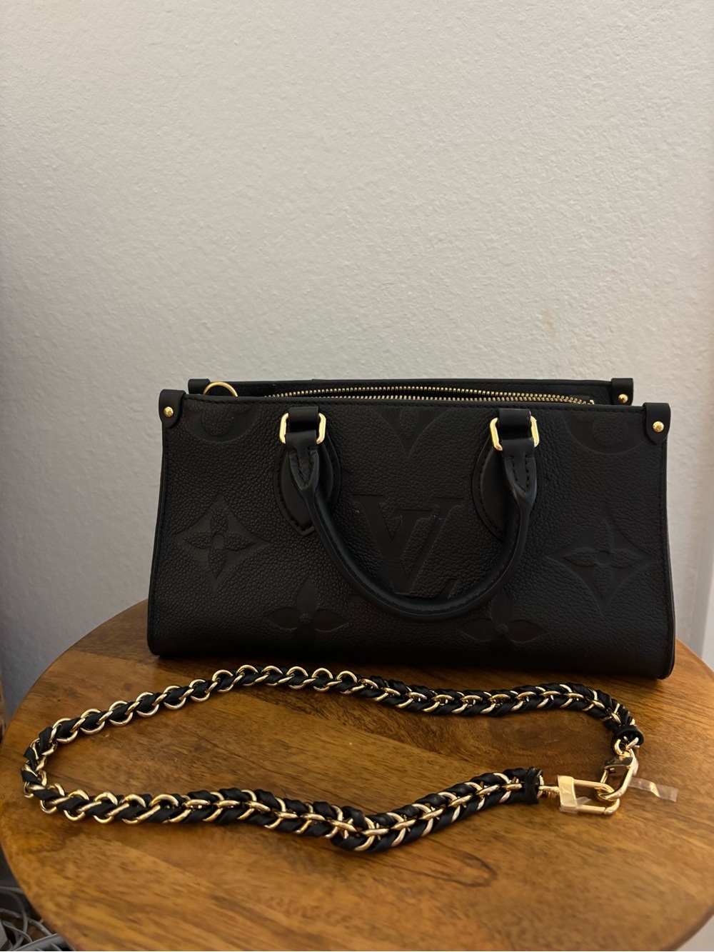Louis Vuitton OnTheGo East West

Monogram Empreinte Leather – Black (M23640)